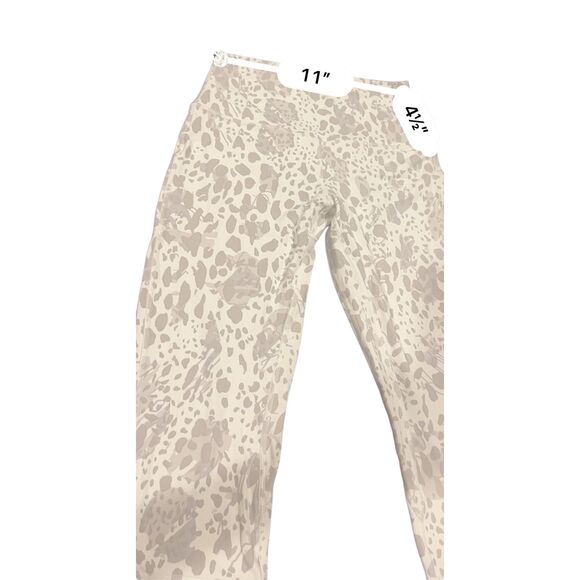 Lululemon Align HR Crop 17”L Nulu Size 6  Cheetah Camp Antique White - Picture 3 of 6